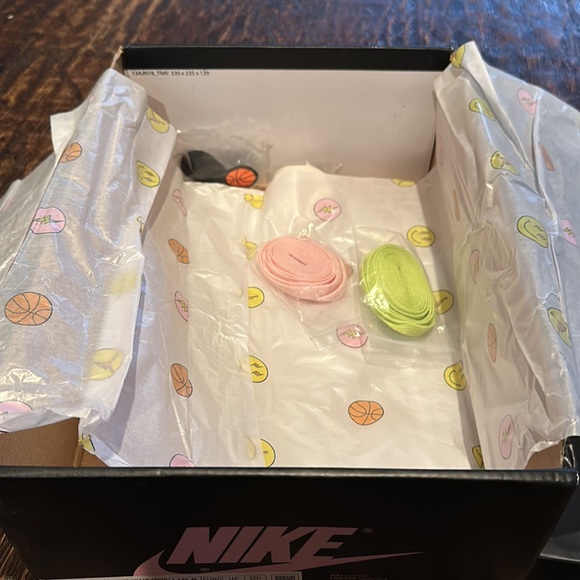 J. Balvin x Air Jordan Retro 1 OG High — Colores Y Vibras 🔥🔥🔥 - Picture 6 of 7